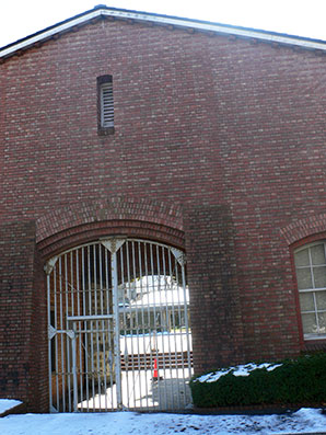 豊多摩刑務所正門の裏側